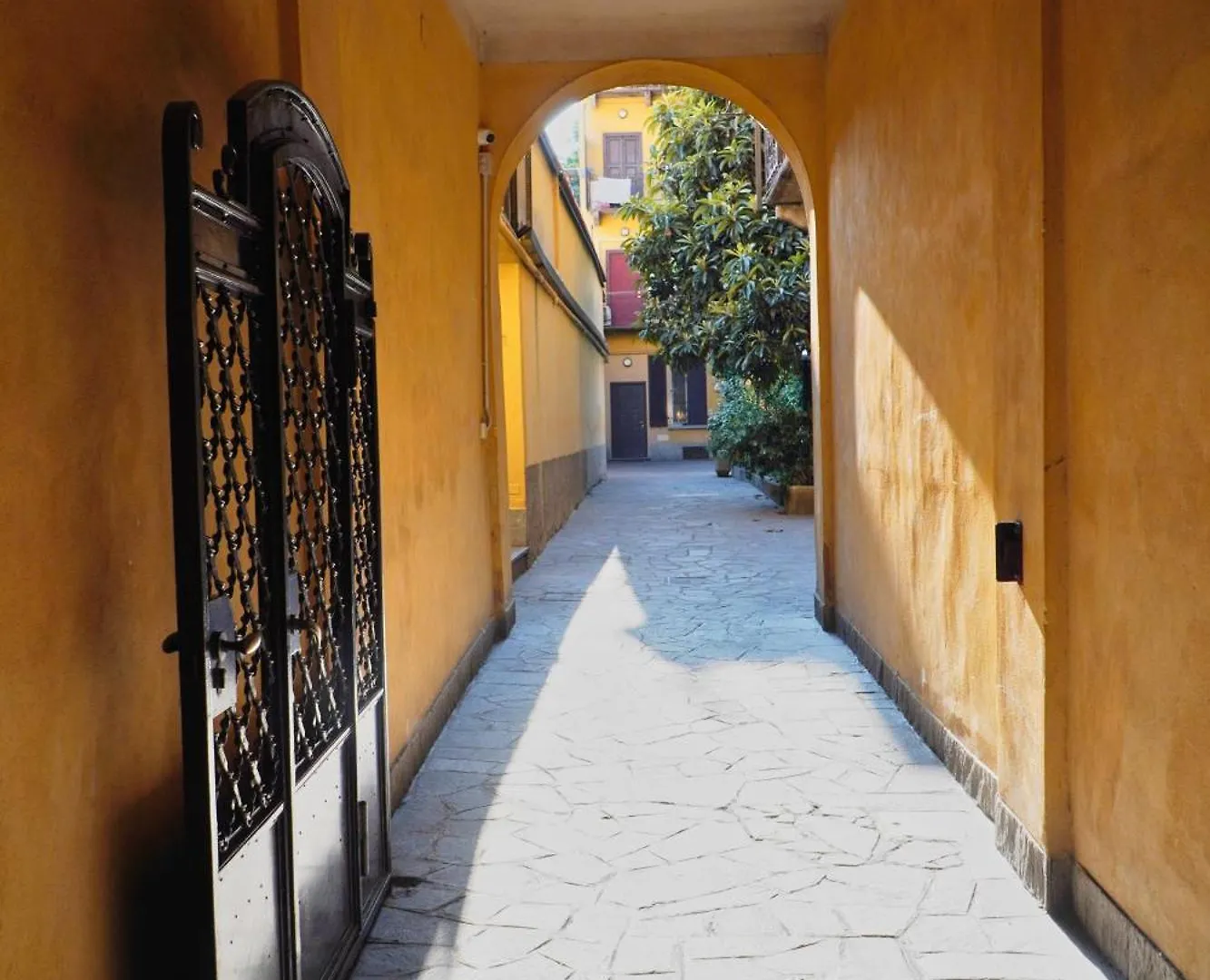 Loreto Cozy One Bedroom - 50 Mt From M1 Pasteur Metro Station Milan Italy