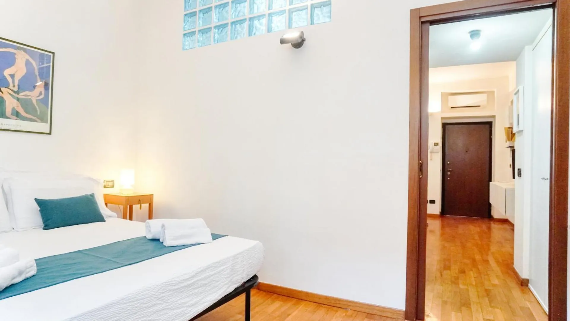 Loreto Cozy One Bedroom - 50 Mt From M1 Pasteur Metro Station Milan Italy