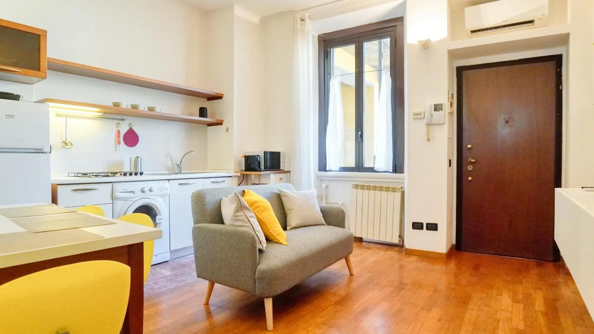 Loreto Cozy One Bedroom - 50 Mt From M1 Pasteur Metro Station Milan