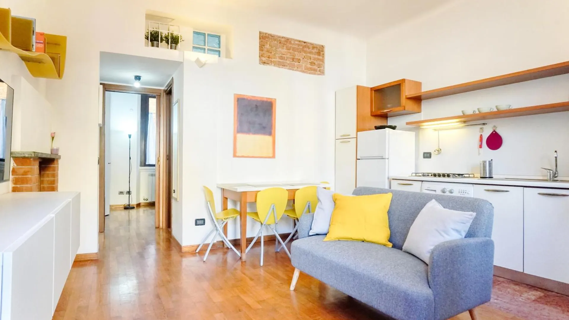 Loreto Cozy One Bedroom - 50 Mt From M1 Pasteur Metro Station Milan